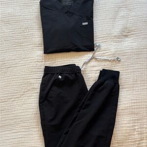 Figs Men's Black Jogger Set